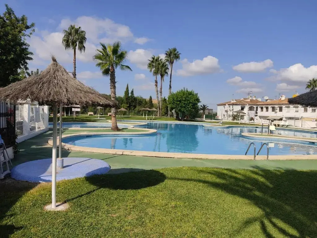 Costa Blanca Bungalow Lago jardin frente piscina 4 personas