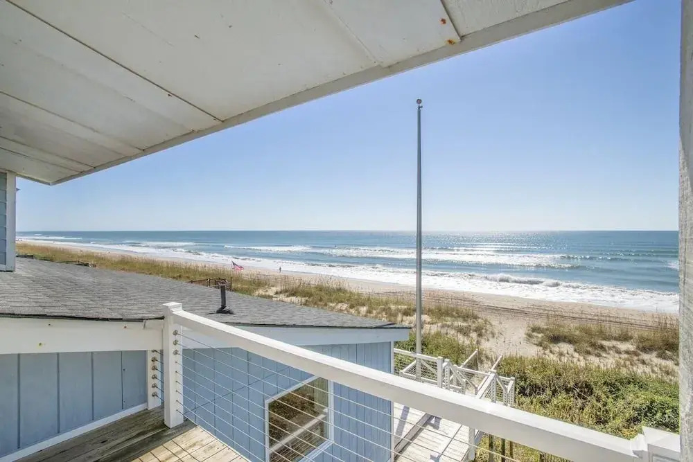 The Green Flash 4 Bedroom Home by RedAwning