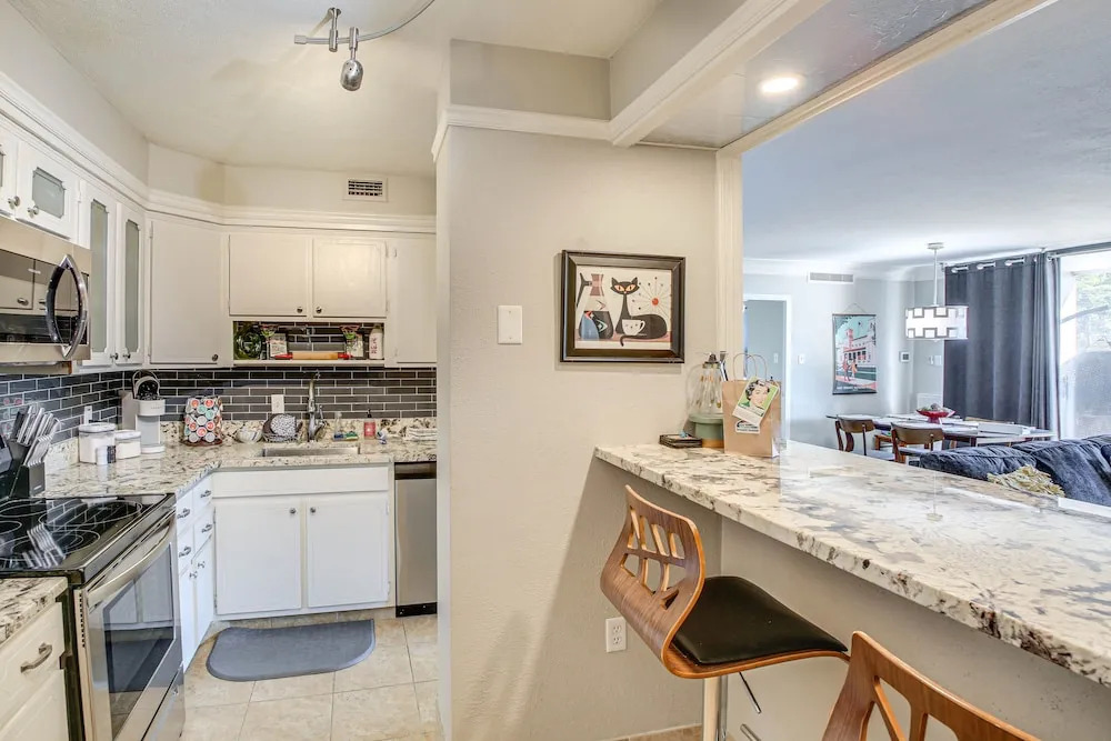Mid-century Modern Condo on Lake Hamilton!