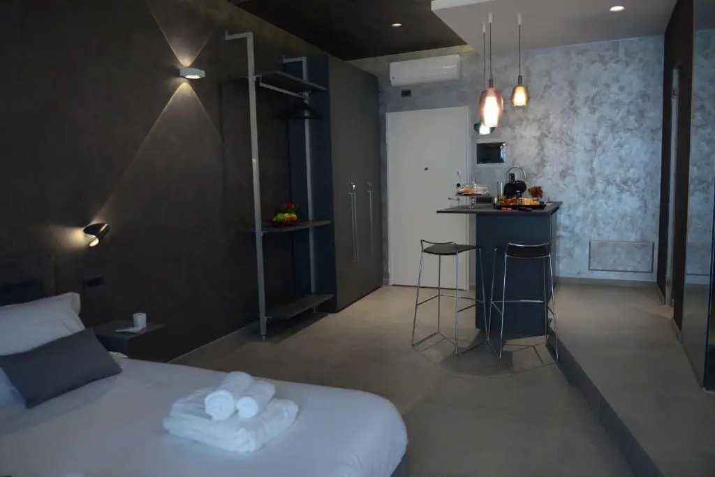 Suite28 (Adults Only)