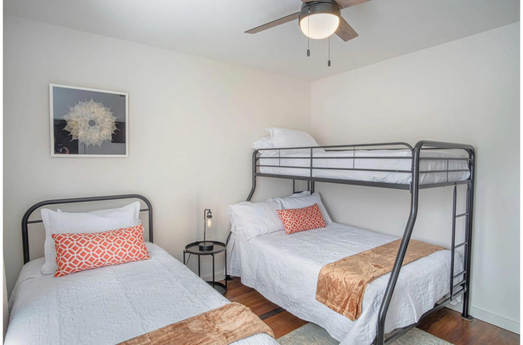 Dazzling 3 BR/2 BA Home Near Downtown Tower Americas