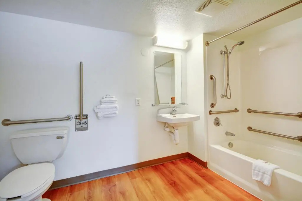 Motel 6-Southington, CT - Hartford