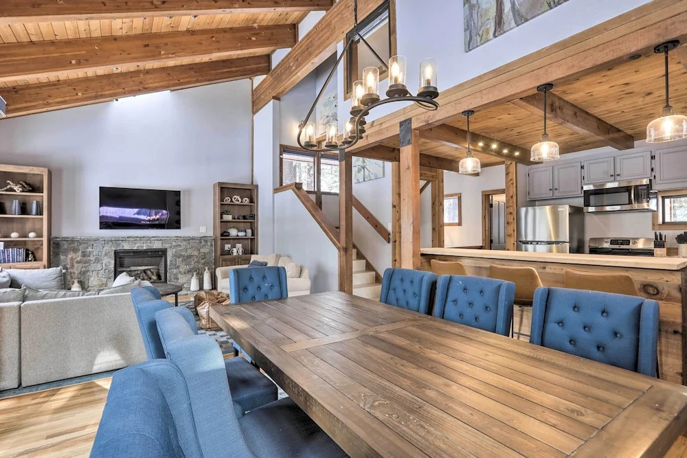 Chic Truckee Cabin Close to Golf Course & Hiking