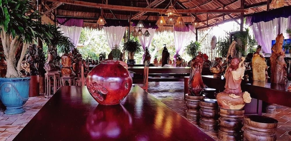 Núi Cấm Resort