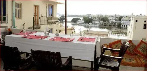 Peacock Guest House - Lake View Hotel In Udaipur