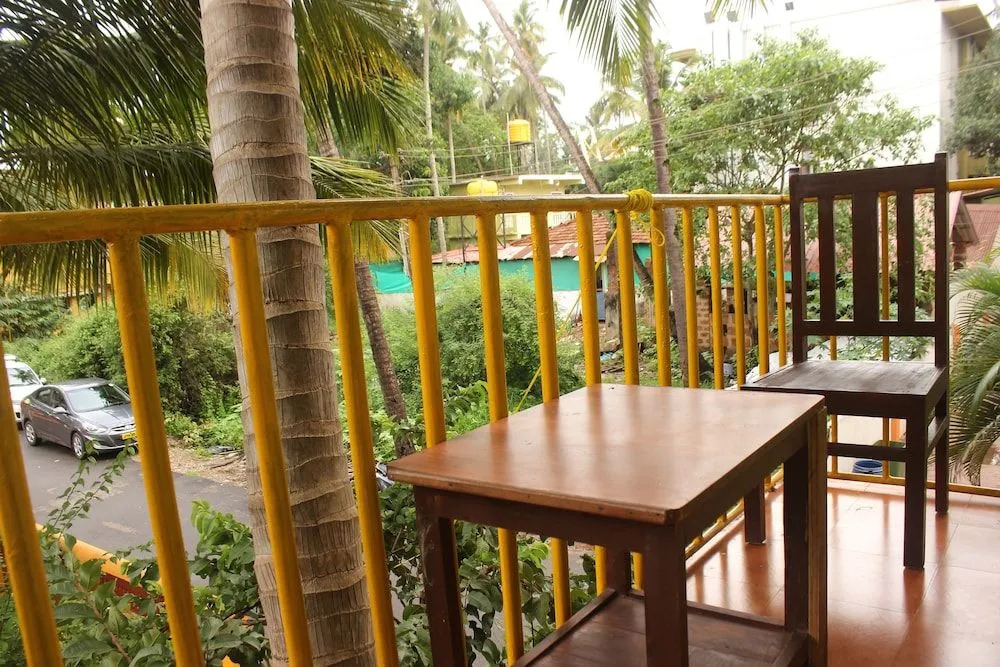 OYO 6453 Home Studios behind KFC Calangute