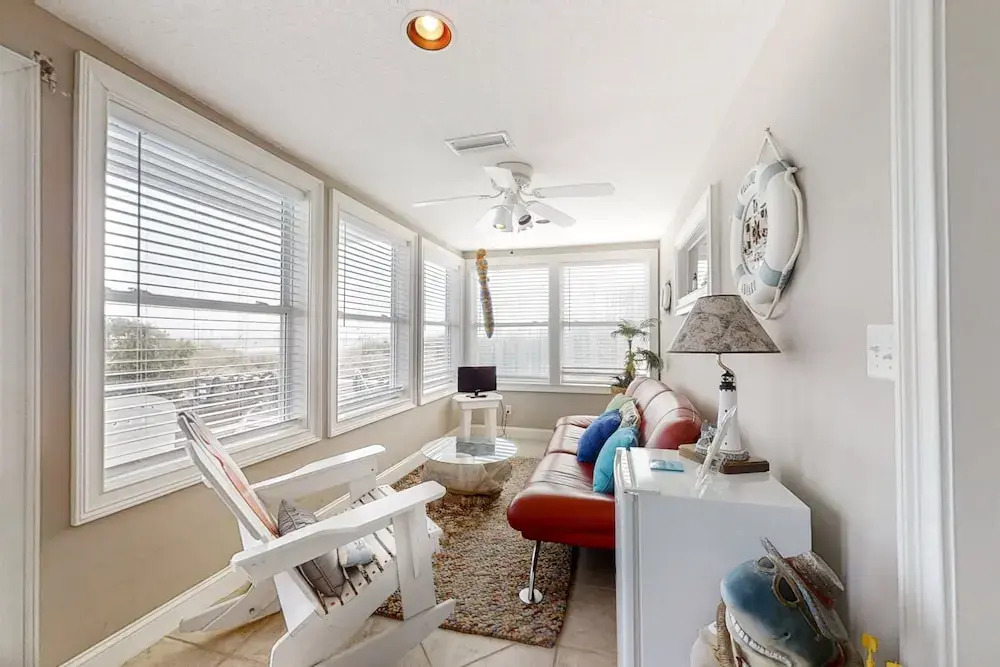 Spacious Beachfront Home W/deck, Balcony, Central A/c, Washer/dryer, and Wifi