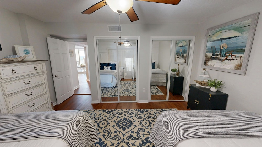 Shoreline Towers 1033 2 Bedroom Condo