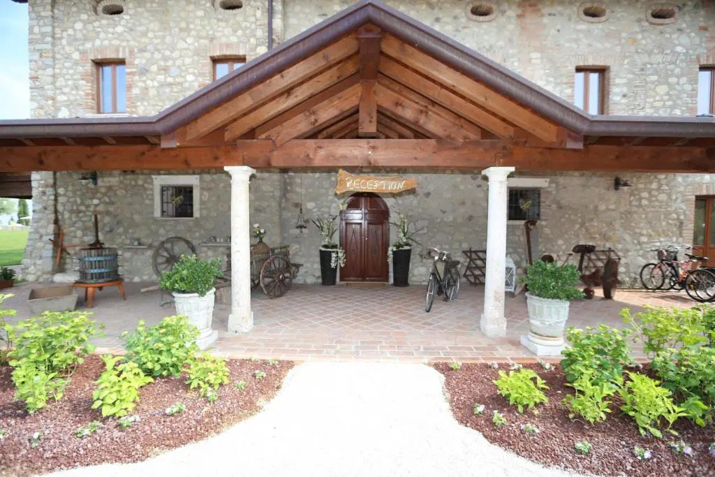 Agriturismo Cascina Crocelle - Lake View and Heated Pool