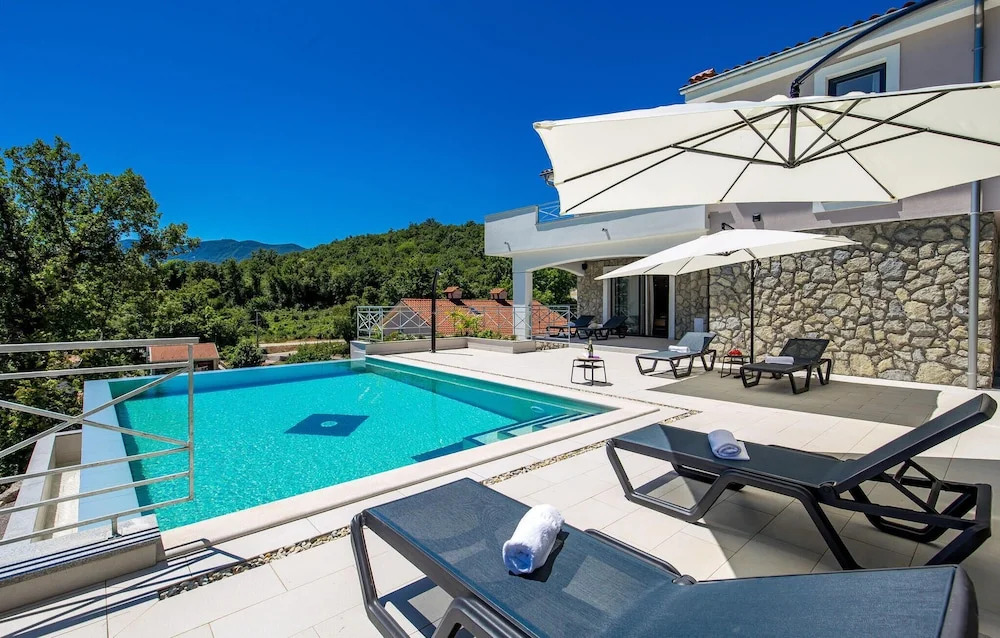 Beautiful Home In Icici