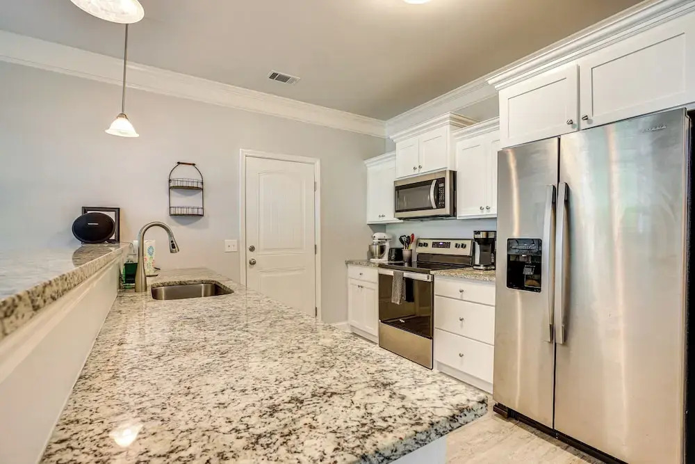 1 Mi to Riverfront: Darien Family Home