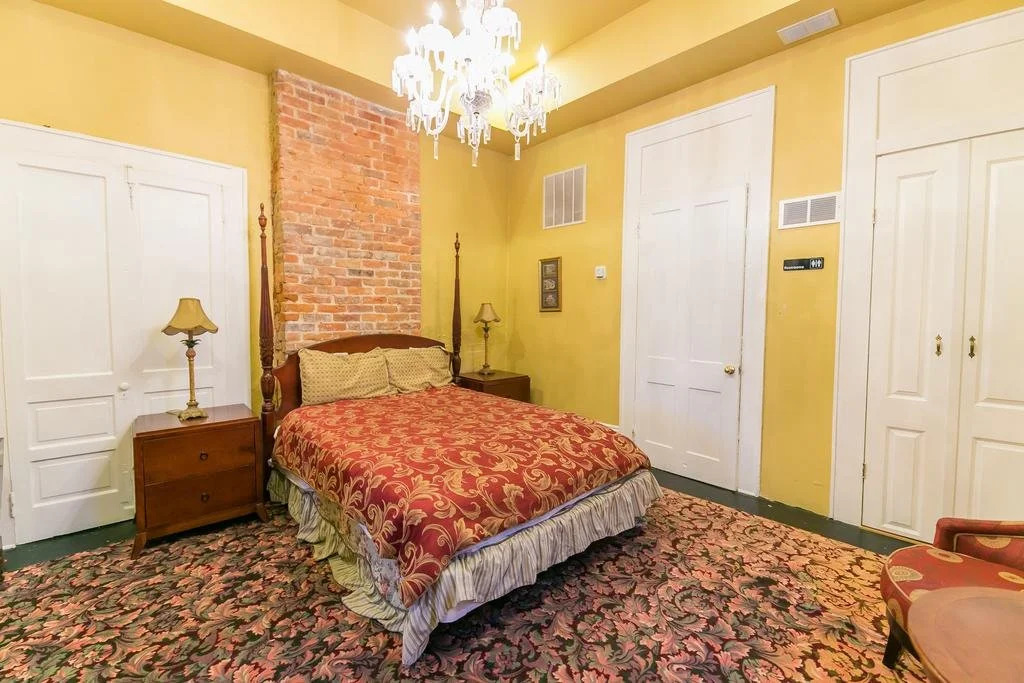 Mag's 940 Guest House