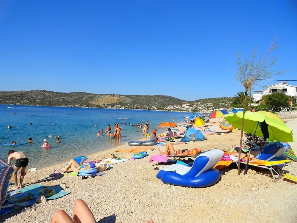 A2 - apt w. Terrace, Just 3 min Walk to the Beach