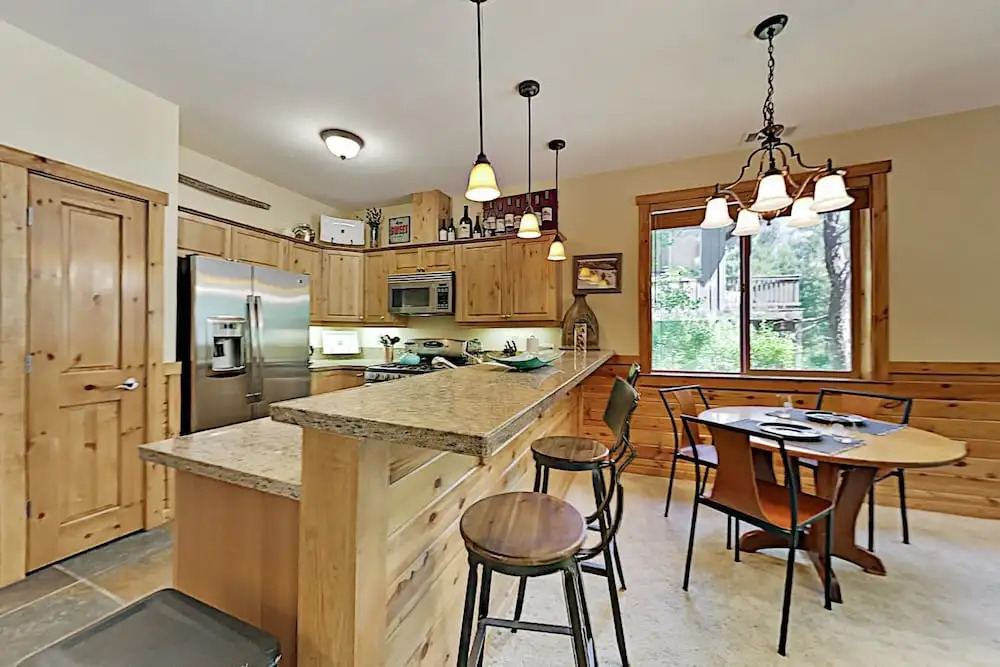 10917cin 2 Bedroom Condo