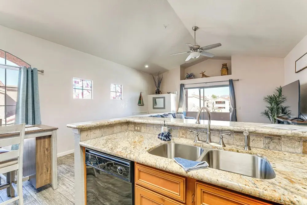 Walk to Rotary Park: Lake Havasu City Condo