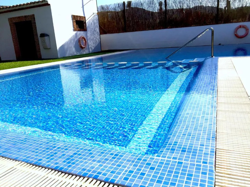 Vistaluque - Casa Adosada de 3 habitaciones con Piscina y Pista de Padel