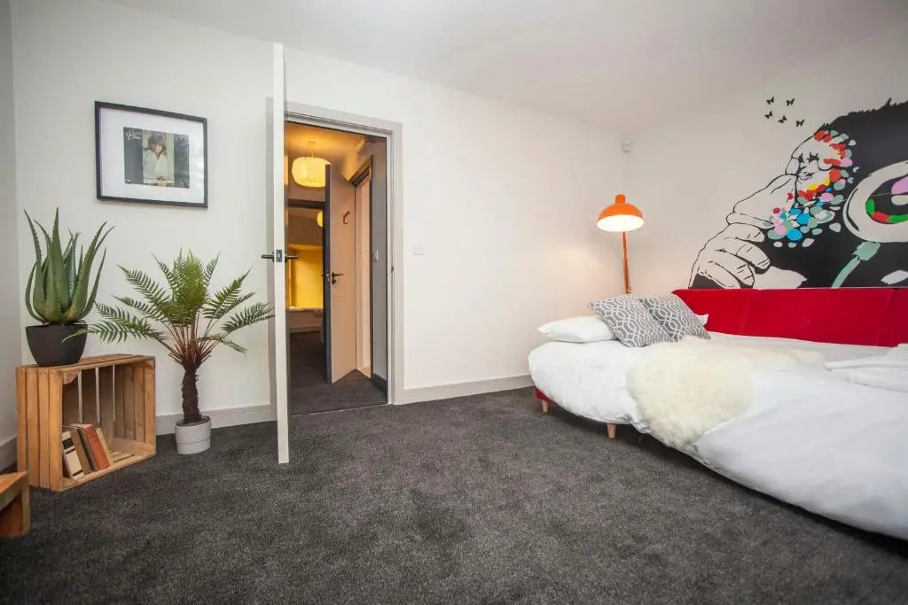 higgihaus #3a 4 Bed Big Groups Hip Location Sleeps 12
