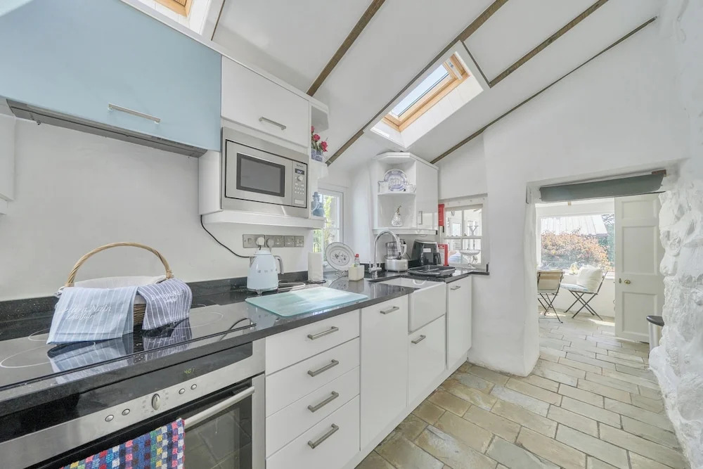 Sea view cottage walk to beach dog friendly