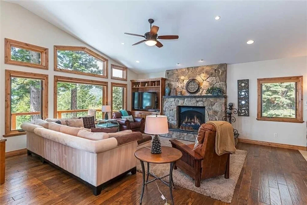 Setting Featuring Filtered Lakeviews 4 Br home by RedAwning