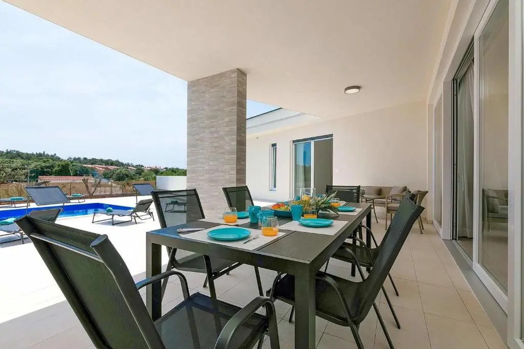 Villa Aura