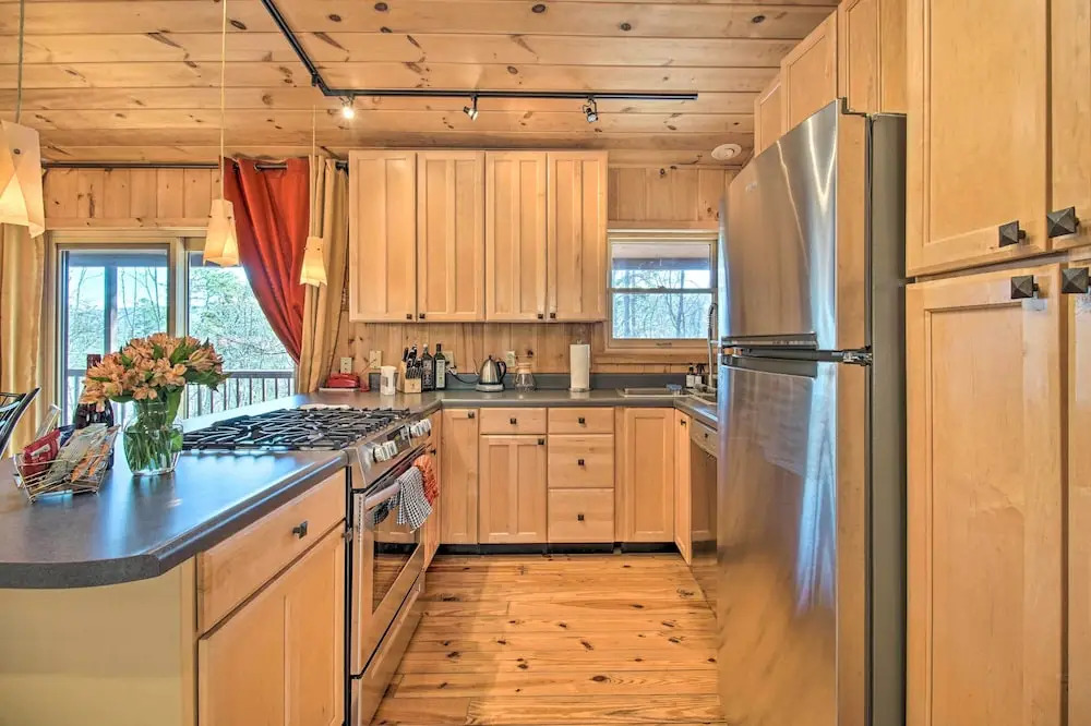 Cabin w/ Decks & Fire Pit Near Lost River