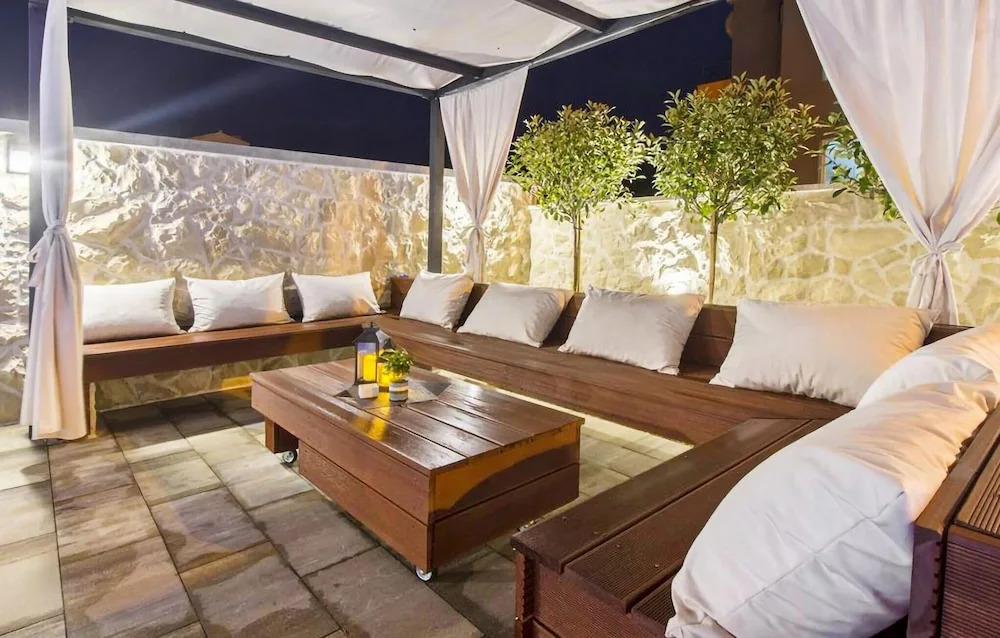 Amazing Apartment in Grebastica with Outdoor Swimming Pool, Hot Tub & WiFi