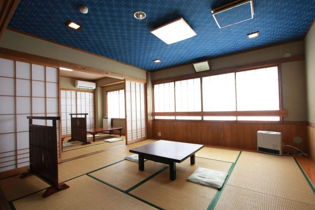Nozawa Onsen Azegamikan