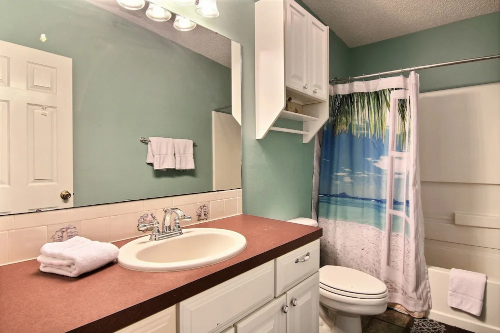 Quitcha Beach Inn 4 Bedrooms 2 Bathrooms Home