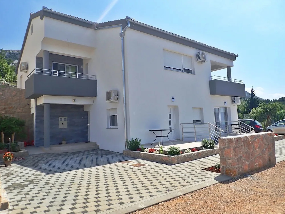 Apartments Jadranka-with the Seaview