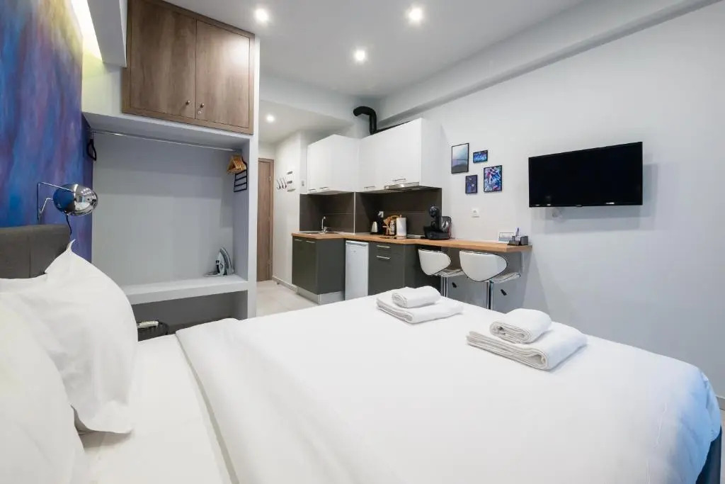 DK Mini Studio White Tower