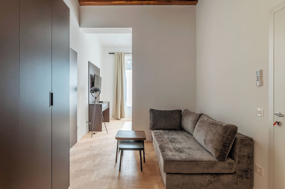 Large 6-Bed Stay near the Colosseum