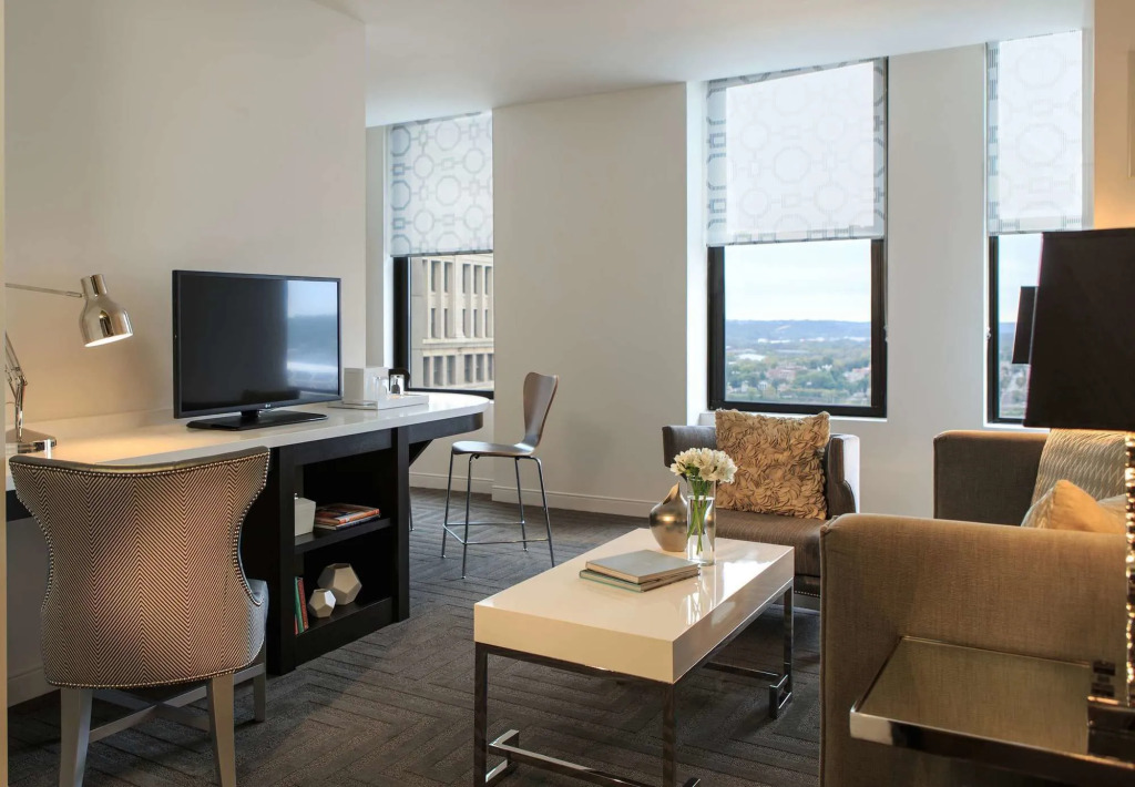 Renaissance Cincinnati Downtown Hotel