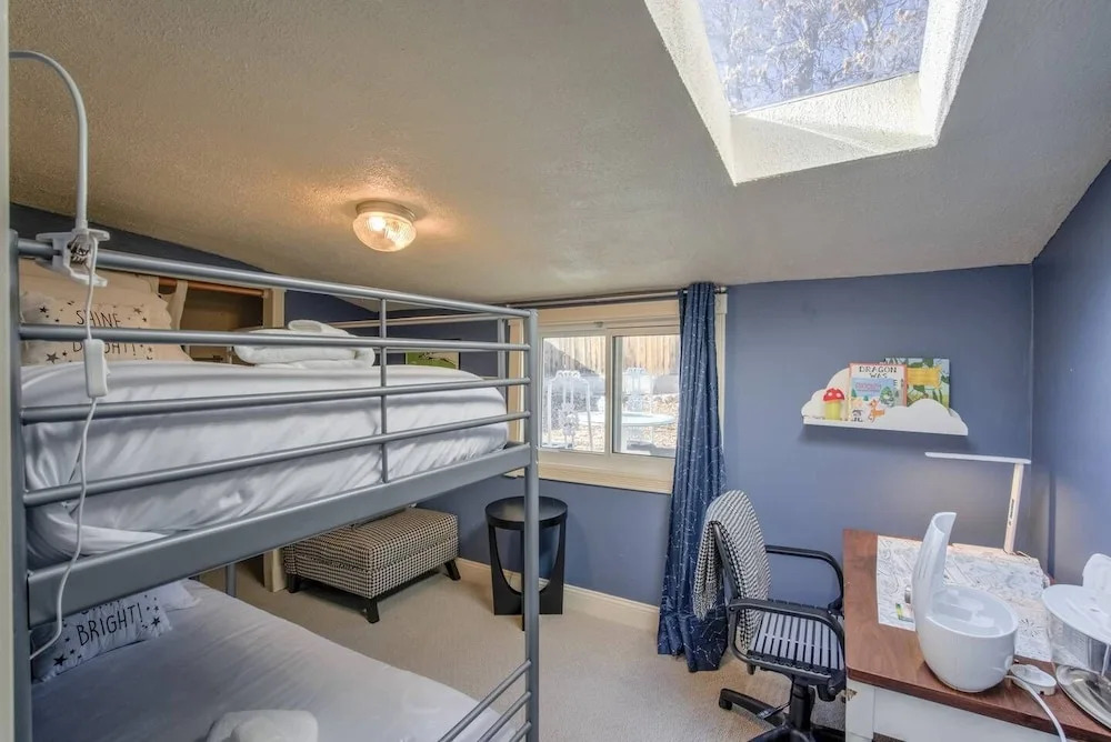 Pet Friendly 1900 Classic 3 Bedroom Value