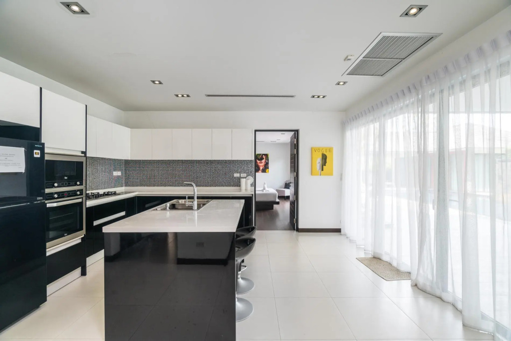 Diamond 273 - Modern 4 bedroom private pool in Bangtao