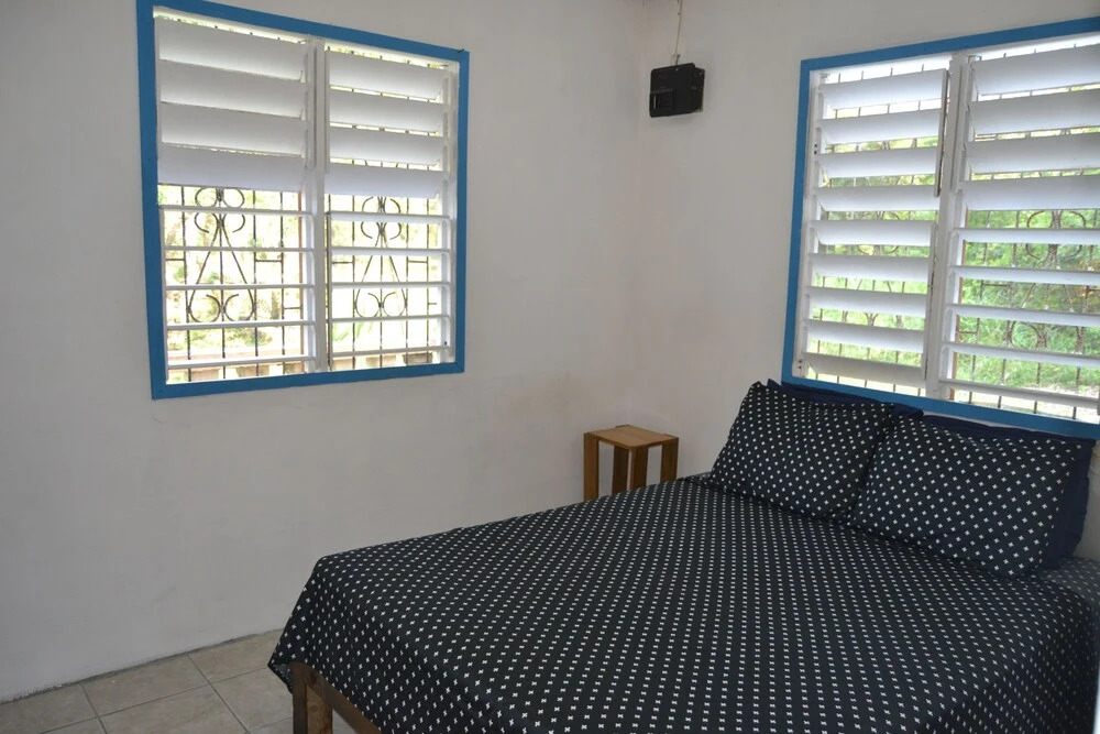 Budget Cheerful Entire Private Belizean One Bedroomed Home