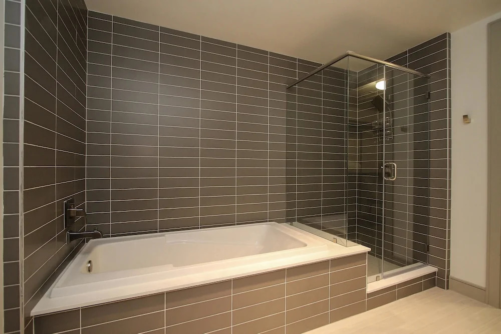 1BR Business Suite w/ Pool Near Downtown