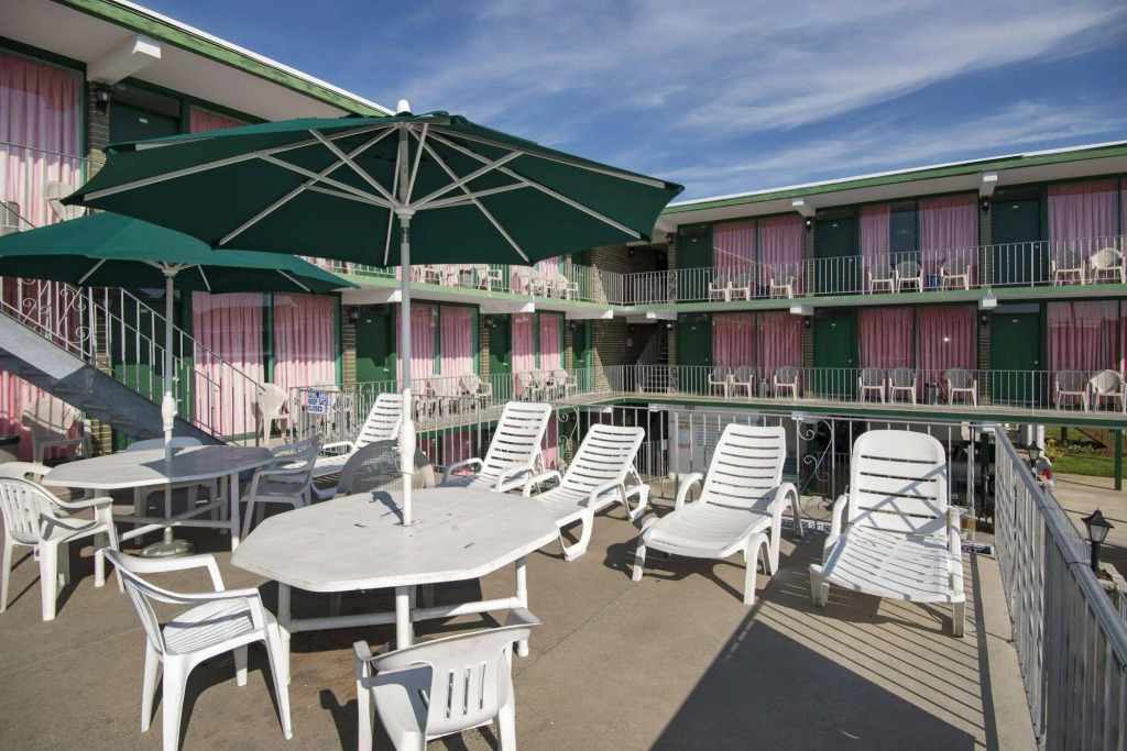 Grecian Garden Motel