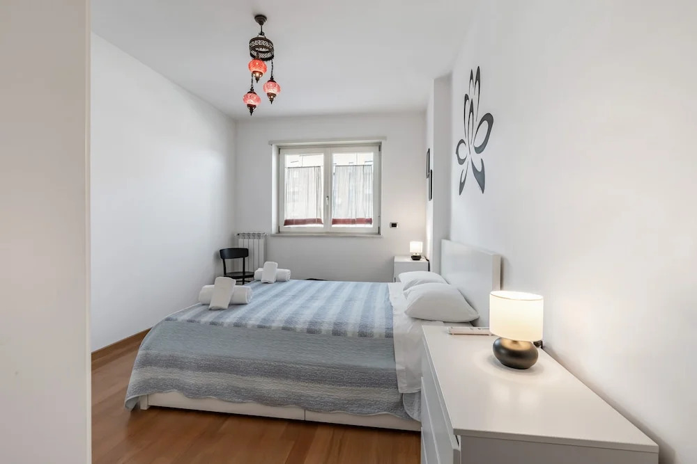 Portuense 107- Bright Flat