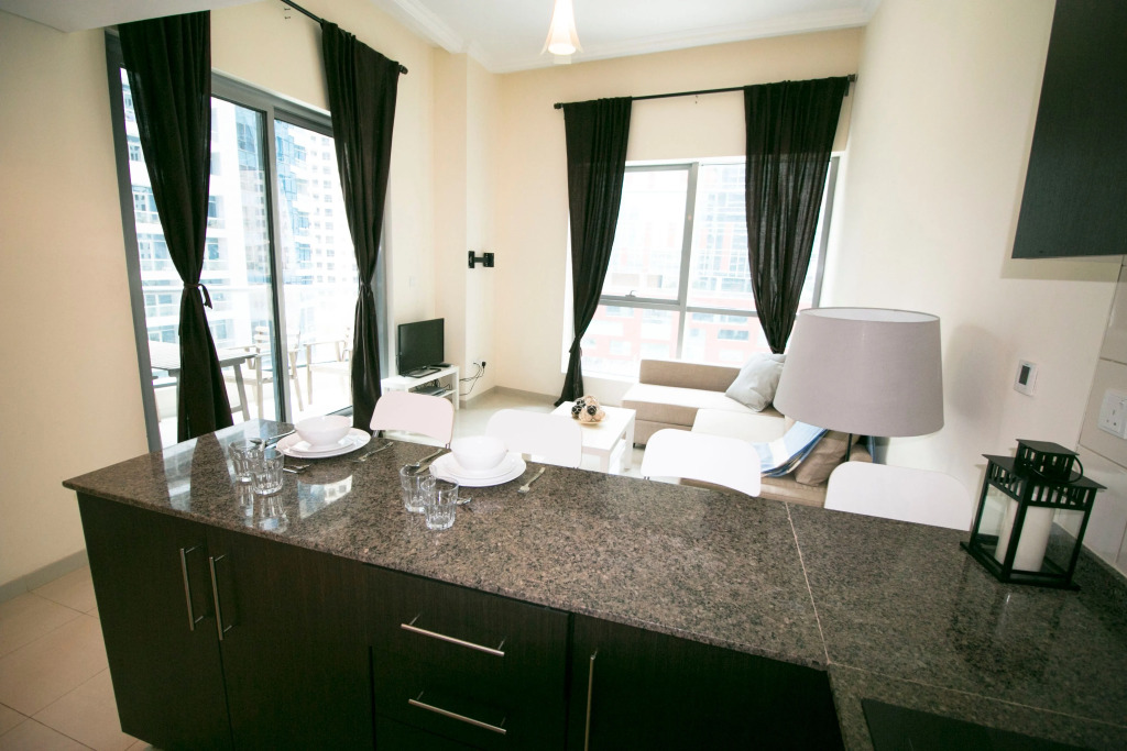 Stylish Apt In Heart Of Marina 5' Walk To Beach