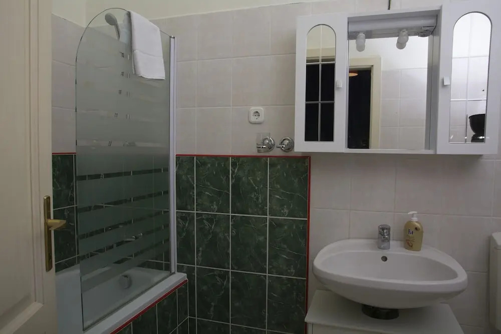 Vibrant 3 Bedroom Apartment In The Pulsing Heart Of Budapest