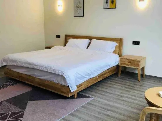 Pengzhou Longmen Four Seasons Homestay