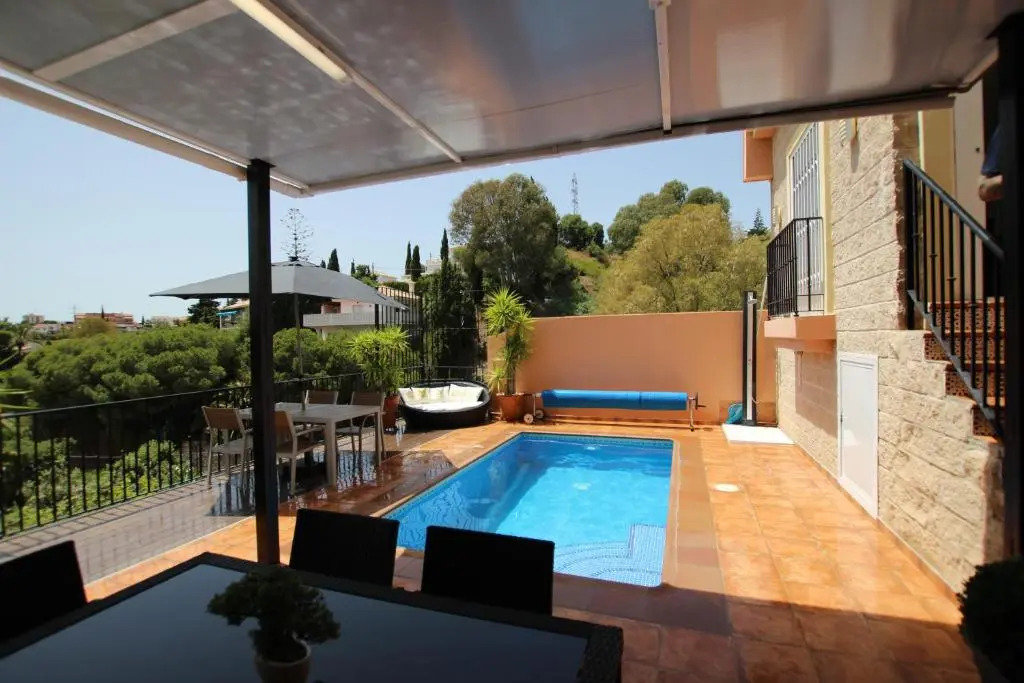 Luxurious Hillside Villa with Private Pool - Sea & Mountain Views