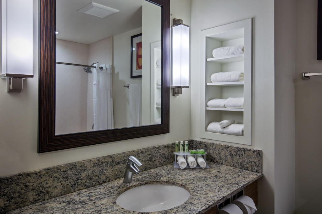 Holiday Inn Express & Suites Kailua-Kona by IHG