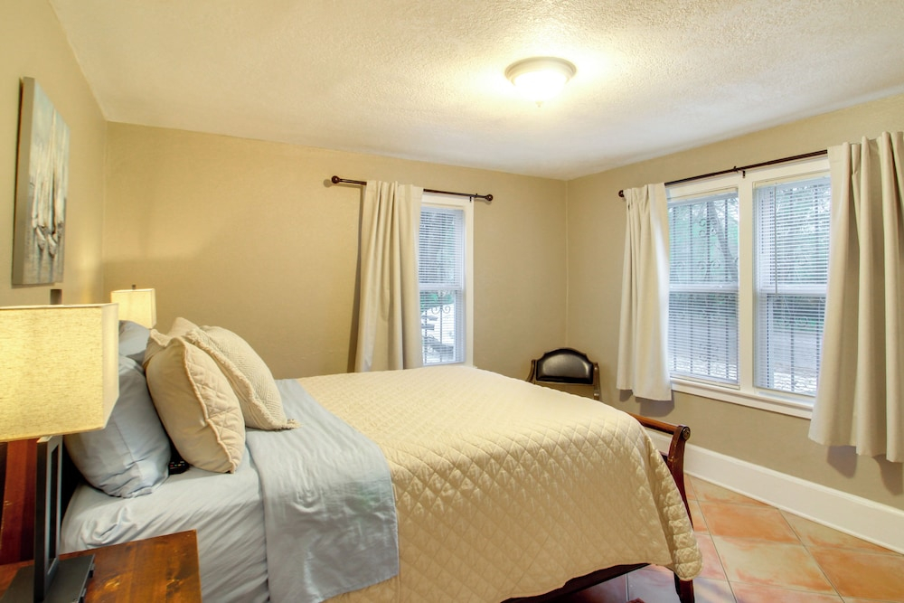 2 Mi to Downtown! Charming Home in Pensacola