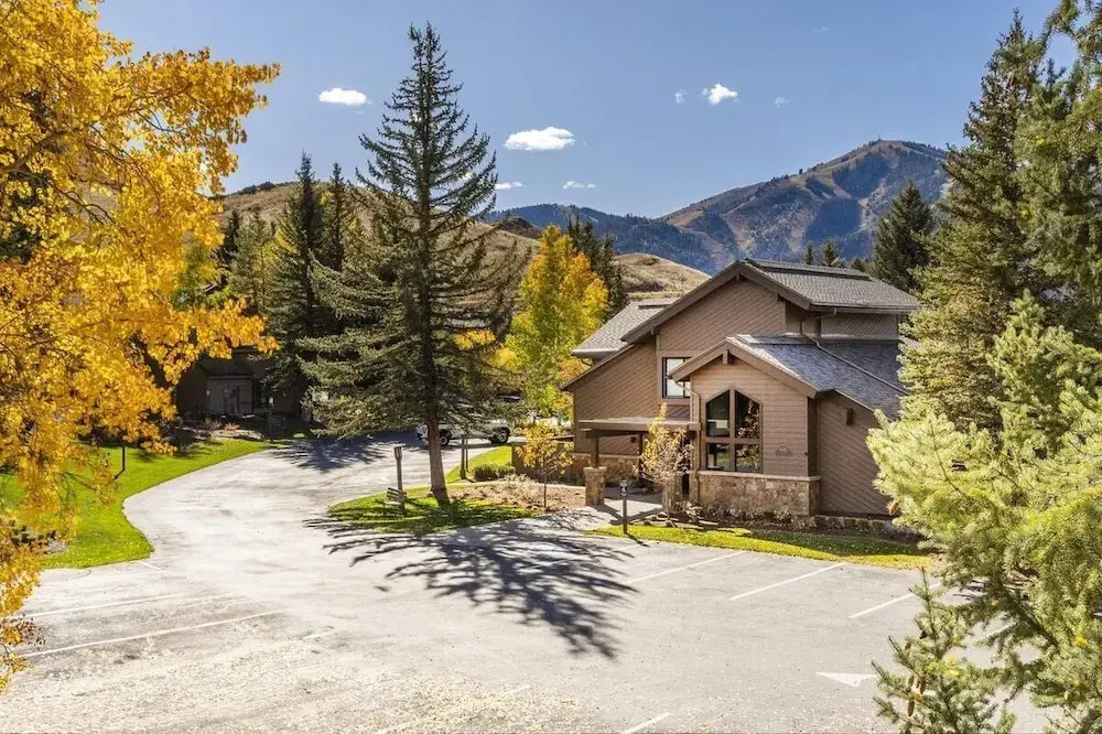 Snow Creek 1554 - Ski-in/ski-out + Pool & Hot Tub