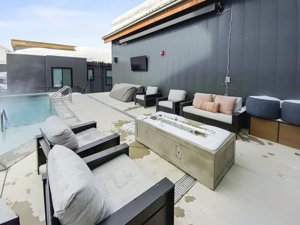 Kings Crown C-101 2 Bedroom Condo by RedAwning