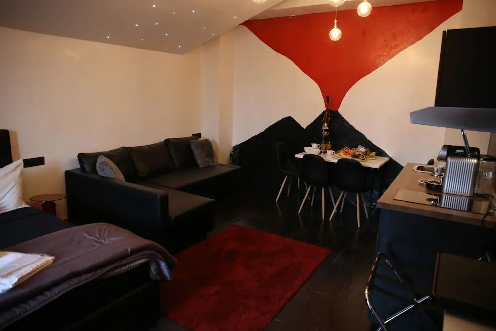 Black Vulcano Suites&Studios