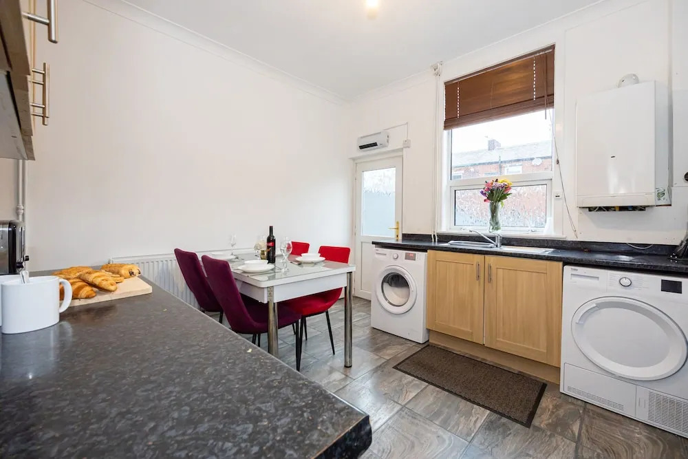 Captivating 2-bed House in Blackburn