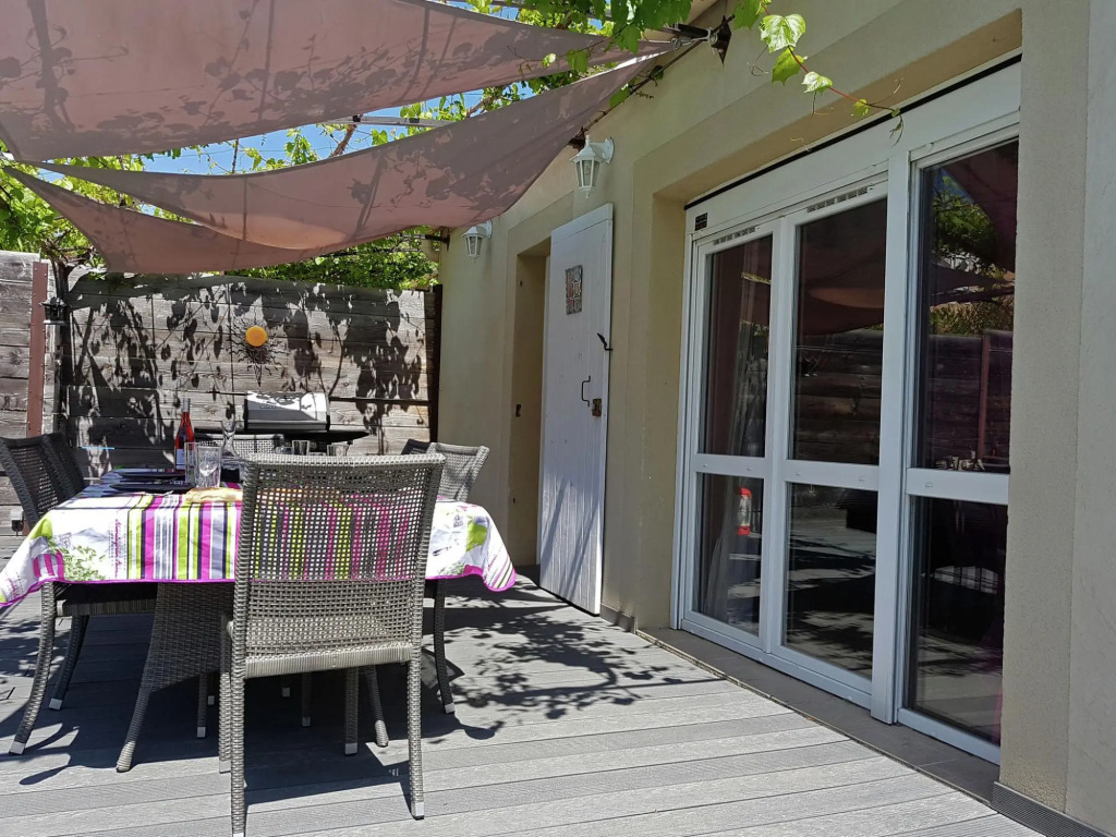 Beautiful Villa in the Vineyard Village of Tavel with Pool