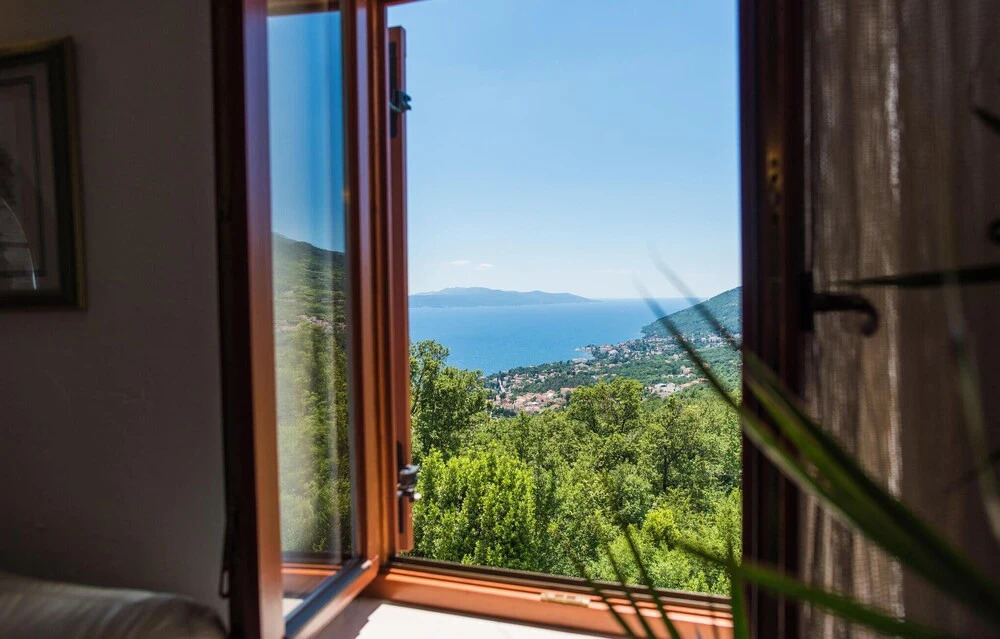 Stunning Home in Icici With Sauna, Wifi and 4 Bedrooms